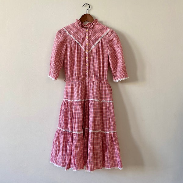 70S VINTAGE CHECKED DRESS Red Feminine Danish Bloggers / 36