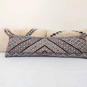 Cojín lumbar Kilim marroquí único 13x40 pulgadas - Almohada decorativa bereber vintage