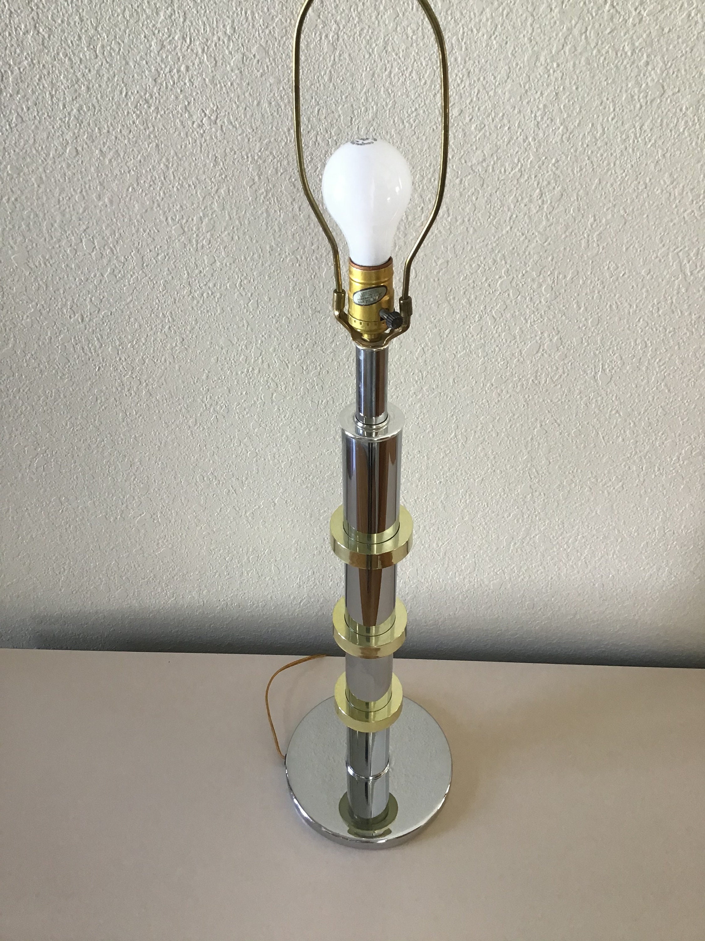 Vintage Globe Mastercraft Tripod Lamp with High-Res Printed Shade, US/CA plug Vintage Globe Mastercraft Tripod Lamp with High-Res Printed Shade, US/CA plug