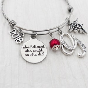 Gepersonaliseerde PTA Graduate Gift- Bangle Bracelet, Charm Bracelet- Expandable Bangle Bracelet-Physical Therapy Assistant, PTA, pt, ot, Grad