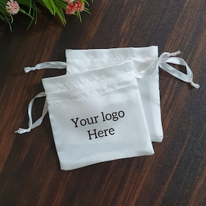 100 sacs à cordon en satin blanc sacs en soie blanche, sacs en satin personnalisés, sacs logo personnalisés, petites pochettes, sacs à bijoux, pochettes