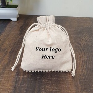 100 sacs à cordon en coton biologique, sacs avec logo personnalisés, sacs en coton beige, sacs en mousseline, petit sac en coton, pochette avec logo, sac en coton naturel