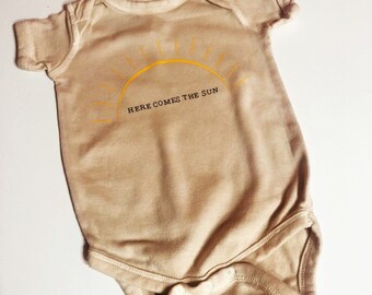 Voici le soleil Onesie, Boho Baby Onesie, vintage Looking Baby Onesie