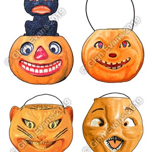 Puede incluir: Cuatro cubos vintage de Halloween para pedir dulces. Dos son de forma de calabaza con caras sonrientes, uno tiene un gato negro en la parte superior y otro es un cubo con forma de gato con una cara sonriente.