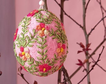 Gefilztes Osterei, Dekoration für ein schönes Zuhause, Geschenk für jedes Familienmitglied, bunte gestickte Ornamente, christlicher Feiertag
