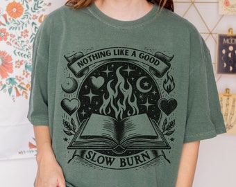 Slow Burn Tee Bookish Comfort Farben Grafik Tshirt Smut Book Club T-Shirt Geburtstagsgeschenk für Buchliebhaber Übergroßes Leseromantasy Tshirt