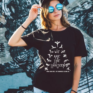 Koszulka Manon TOG Jesteśmy trzynastoma koszulkami od teraz, aż ciemność nas pochłonie, Sarah J Maas Merch Bookish Apparel, Manon i Abraxos