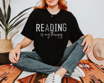 Reading is my Therapie-Komfort-Farben Grafik-T-Stück Bücherwurm-Hemd Buch-Verein-T-Shirt Geschenk für Buch-Liebhaber, die Tshirt lesen