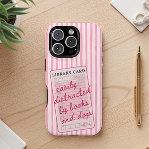 MagSafe-compatibel grappig boek telefoonhoesje schoolse esthetiek iPhone 16 cadeau voor boeken- en hondenliefhebbers BookTok-fans Vintage bibliotheekkaartafbeelding