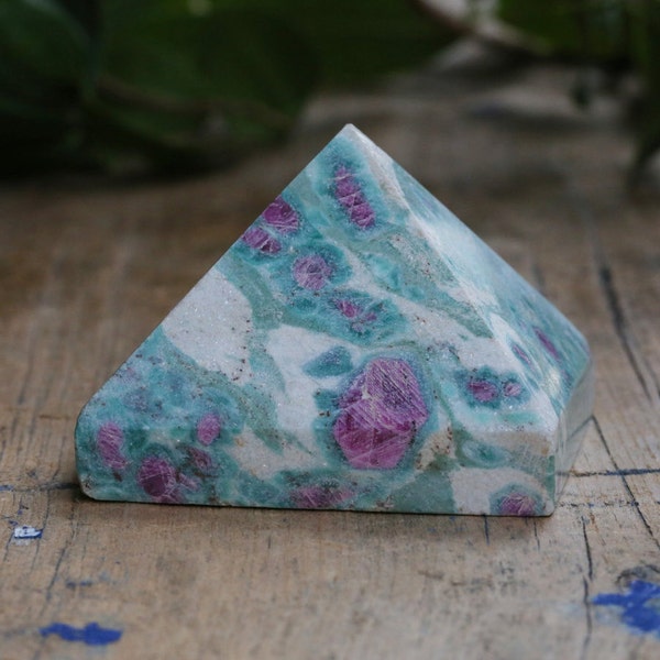 Wow!! Rosso rubino con Fuchsite piramide di cristallo