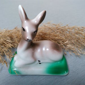 Vintage Porcelain Deer / Vintage Porcelain Figurine / Porcelain Deer Figurine / Vintage Ceramic Deer / Porcelain Doe / Collectible Deer