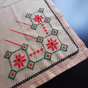 Vintage Hand Embroidered Tablecloth Linen / Beautiful Vintage Hand Embroidered Linen Tablecloth / Embroidered Doily / Bulgarian Motives.