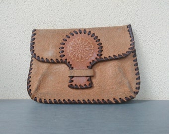 Old Leather Wallet / Genuine Leather Wallet / Tooled Leather Wallet / Old Leather Clutch / Retro Clutch / Vintage Style Accessory .