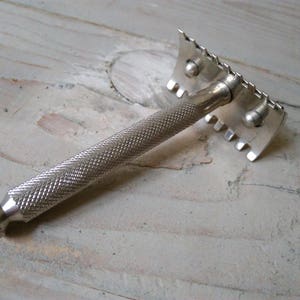 Vintage Safety Razor / Old Shaving Razor / Vintage Men&#39;s Razor / Vintage Shaving Grooming / Metal Razor / Collectible Razor / Shaving Razor