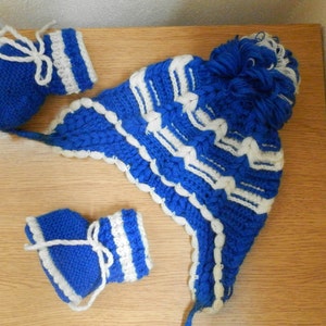 Vintage Crochet Baby Hat and Slippers Set / Baby Set Of Hand-Knit Hat And Boots In Blue And White / Warm Set For Winter
