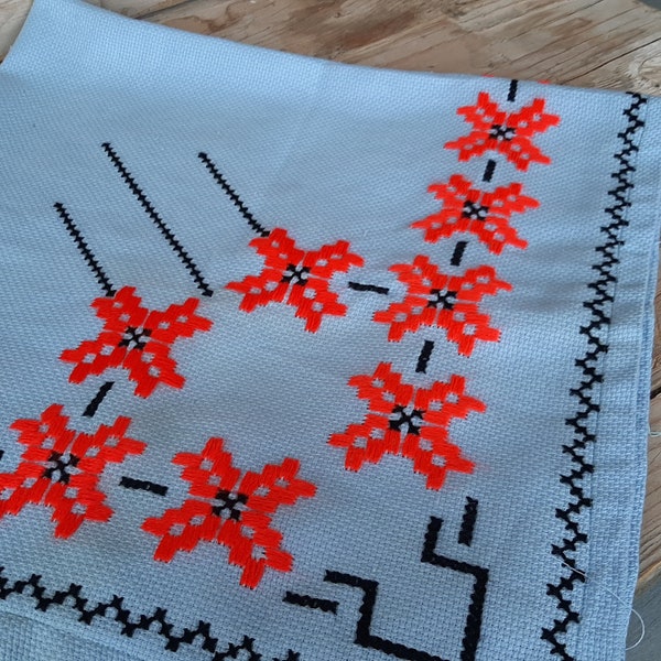 Vintage Hand Embroidered Tablecloth Linen / Beautiful Vintage Hand Embroidered Linen Tablecloth / Embroidered Doily / Bulgarian Motives.