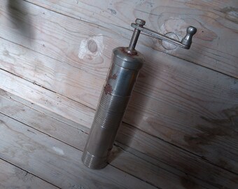 Vintage Brass Pepper Grinder / Old Oriental Hand Mill / Beautiful Pepper Mill / Rustic Home Decor / Vintage Kitchen Spice Grinder .