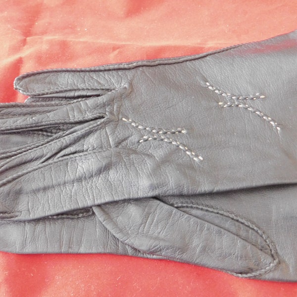 Vintage Collectible Ladies Medium Black Leather Gloves