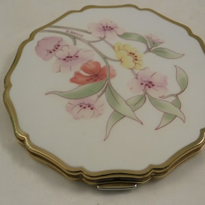 Vintage Collectible Signed Stratton Compact