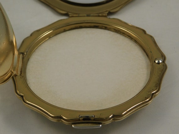 Vintage Collectible Signed Stratton Compact - Gem