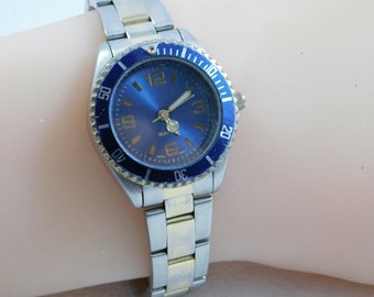 Vintage Collectible Ladies Quartz Watch Blue Face Canada