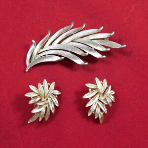 Vintage Collectible Trifari Brooch and Earring Set