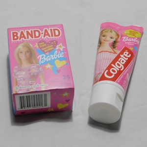 Vintage Sammlerstück Barbie Zahnpasta und Pflaster