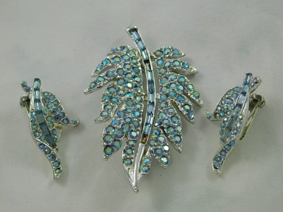 Vintage Collectible Brooch and Matching Earrings With  Matching Brooch and earrings. main image 0