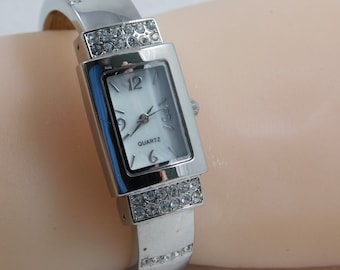 Vintage Collectible Ladies Quartz Wrist Watch