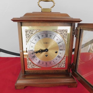 Vintage Collectible Howard Miller Westminster Chine Mantel Clock