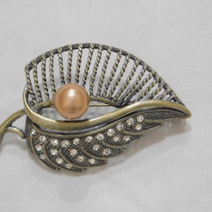Vintage Collectible Leaf Broach