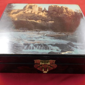Vintage Collectible Lacquered Jewelry Box