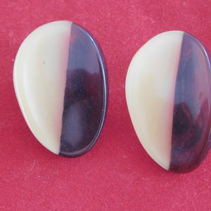 Vintage Collectible Oval Clip On Earrings