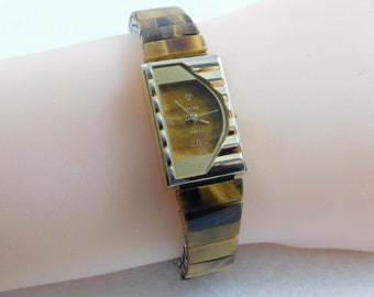 Vintage collectible ladies quartz watch.
