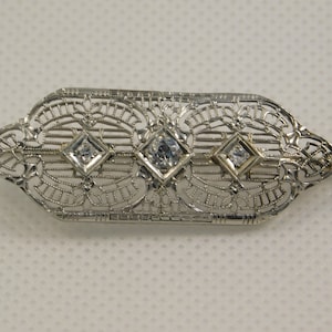 Vintage Collectible 14 kt Gold with Three Diamonds