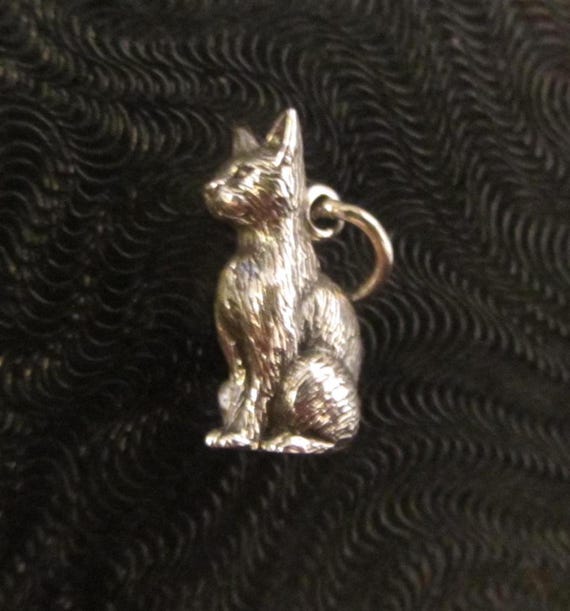 Realistic Sitting Cat Charm Sterling Silver Realistic Sitting Cat Charm Sterling Silver