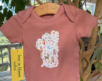 Baby Lake Tahoe bodysuit Rose organic cotton with animals bears deer rabbits, short or long sleeves. Nevada California baby shower gift