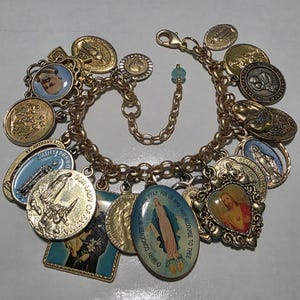20 Charm Religious Charm Bracelet, Chunky Charm Bracelet, Virgin Mary Bracelet, Christian Bracelet, Vintage Charm Bracelet, Catholic Medals
