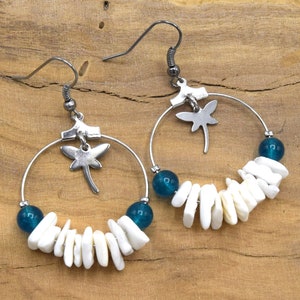 Bracelet et boucles oreilles en perle de jade bleu et chips de coquillage blanc, créoles acier inoxydable avec libellules, cadeau femme image 3