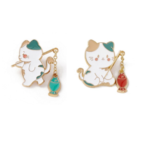 Broche pin's chat pécheur manga, chat avec poisson 2 modèles