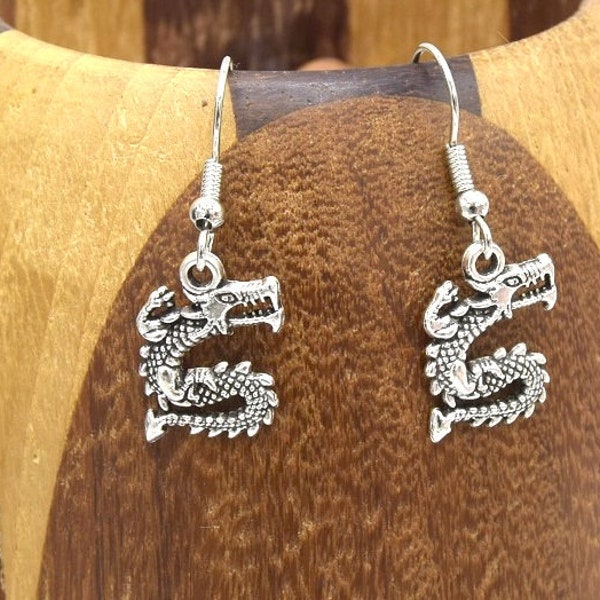 Boucles d'oreilles dragon argent vieilli, bijoux mythologique