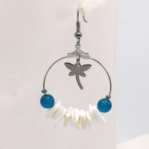 Bracelet et boucles oreilles en perle de jade bleu et chips de coquillage blanc, créoles acier inoxydable avec libellules, cadeau femme image 4