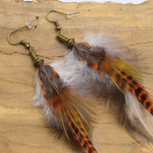 Boucles d'oreilles plumes Rowtag  - Ethnic Feather - plume blanche et orange, plume grizzly