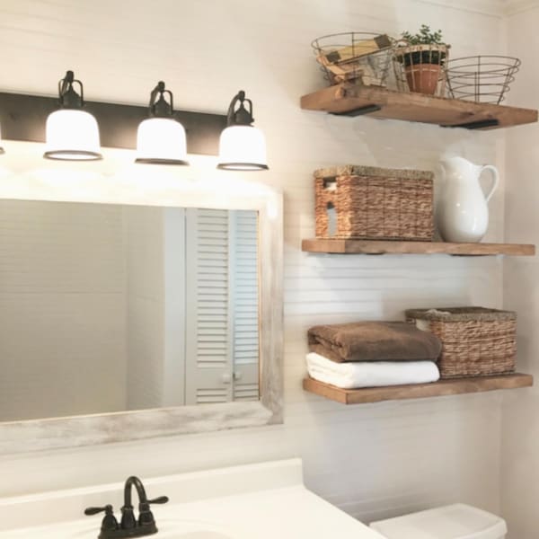 Estante flotante rústico de pino: decoración rústica de madera maciza, soportes de perfil bajo