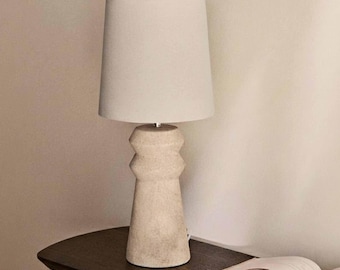 Lampa stołowa NANA | Duża lampa ceramiczno-lniana | Nowoczesny rustykalny wystrój, oświetlenie nastrojowe, oprawka E27, lampka nocna do salonu