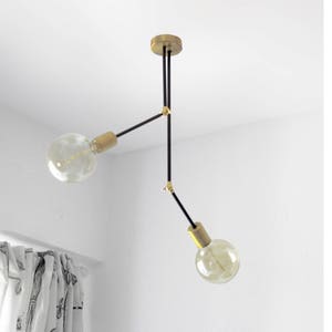 XANA - Modern ledad taklampa med 2 oregelbundna svarta och mässingsarmar