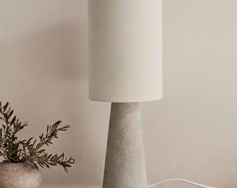 DALI – Lampa stołowa | Klosz z lnu i podstawa z włókna szklanego | Minimalistyczna lampa stożkowa, nowoczesne oświetlenie nastrojowe, gniazdo E27, dekoracja nocna