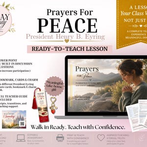 Może przedstawiać: Cyfrowy zestaw edukacyjny zatytułowany Prayers For Peace autorstwa prezydenta Henry'ego B. Eyringa, zawierający laptopa z prezentacją, zakładkę z czerwoną frędzlą, zawieszkę w kształcie serca oraz kilka stron przewodników dla nauczycieli.