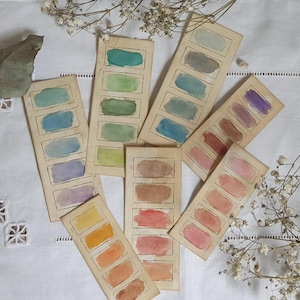 7 campioni di acquerelli dipinti a mano, campioni di acquerelli in stile vintage, effimeri di diario d'arte, abbellimenti con tecniche miste, pezzi di collage, flatlay
