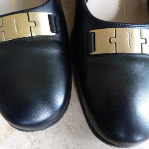 Women&#39;s Ferragamo Shoes with Buckle -- 6 1/2 AAA -- Excellent Condition with Box -- Beta Style -- Leather Pumps - Made in Italy